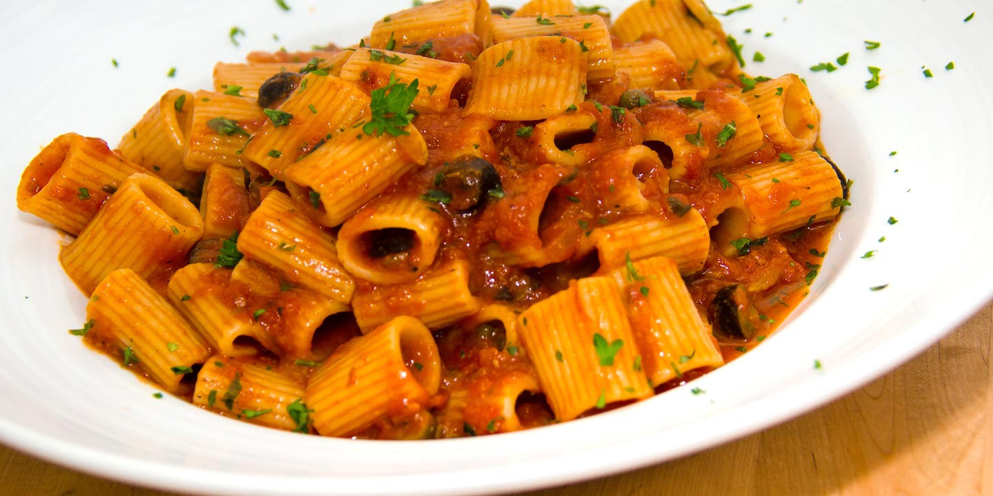 Mezze Rigatoni Puttanesca